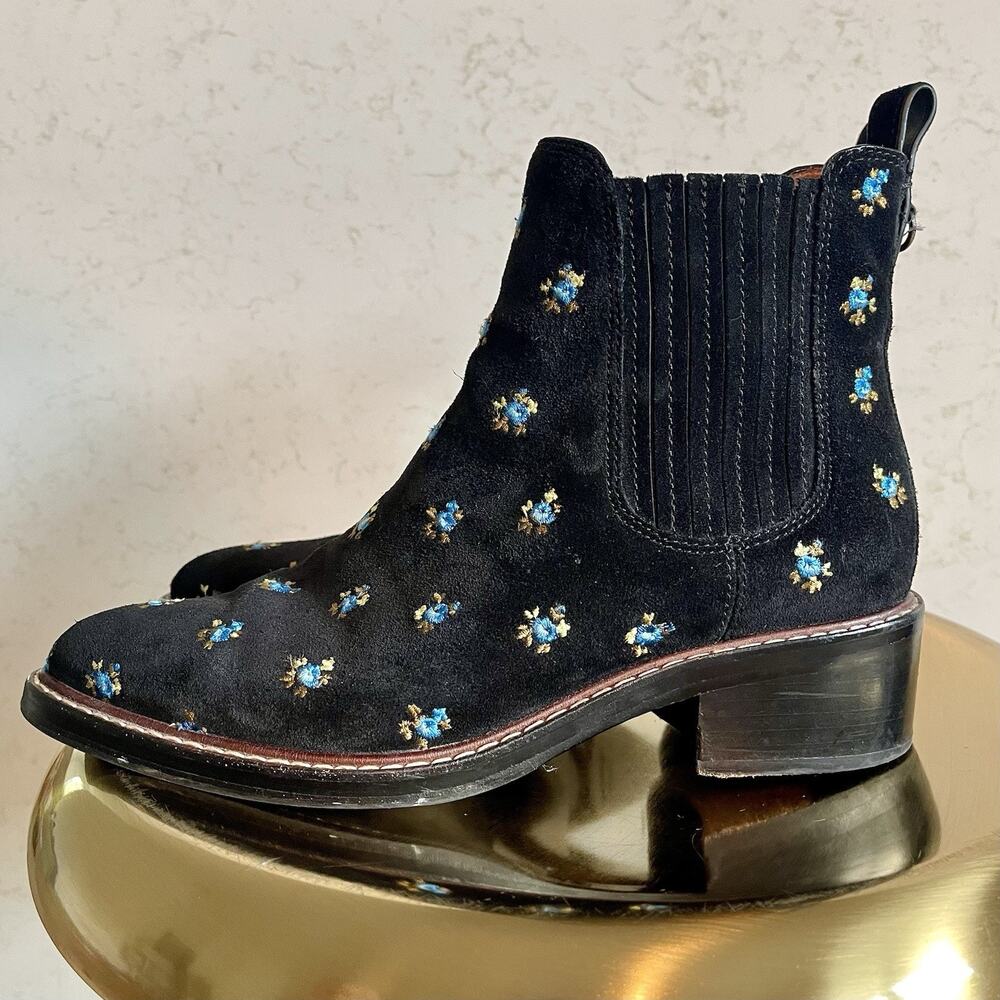 Coach Bowery Black Suede Floral Embroidery Chelsea Ankle Boots Booties 2” Sz 6,5